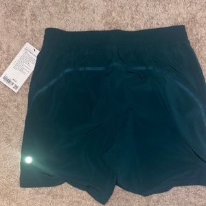 Green Lulu pace breaker shorts 7’’